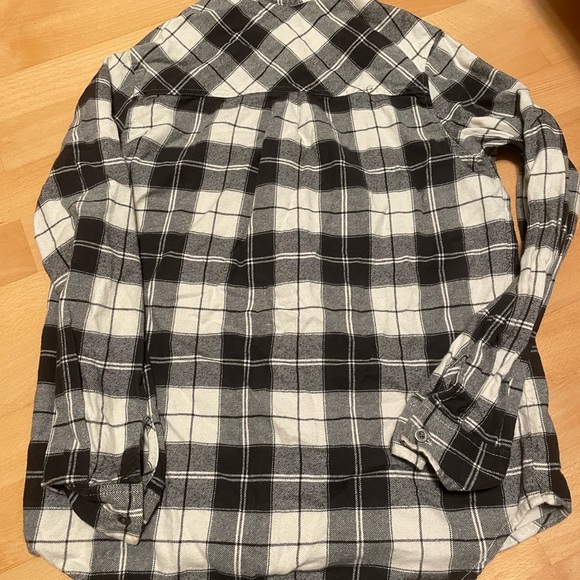 Used black and white women’s flannel. Size small brand me to we - Picture 13 of 14